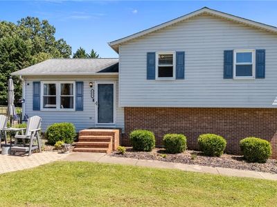 212 Caroline Ct, King, NC, 27021