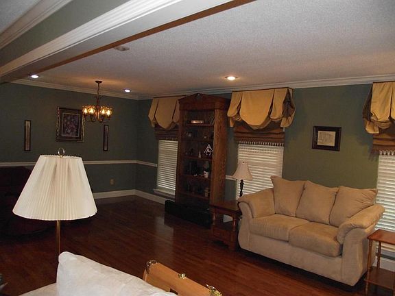 3rd image of 1003 Montrosa Ave
