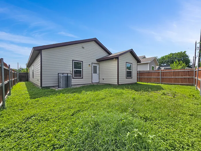 1332 Dreiss St — Photo 16