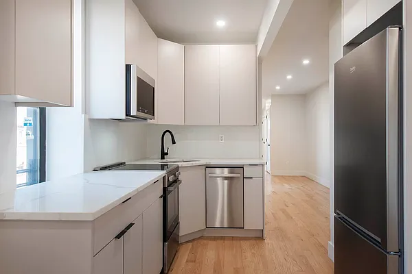 Rented by Max Apt LLC | media 13