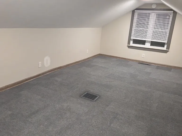 4 Roosevelt Dr #2 — Photo 6