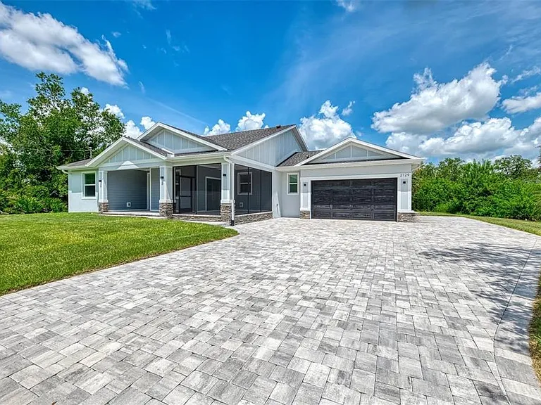 2129 Lorraine Dr — Photo 1