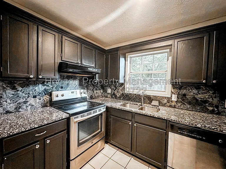 4925 Farmstead Ct NE — Photo 7