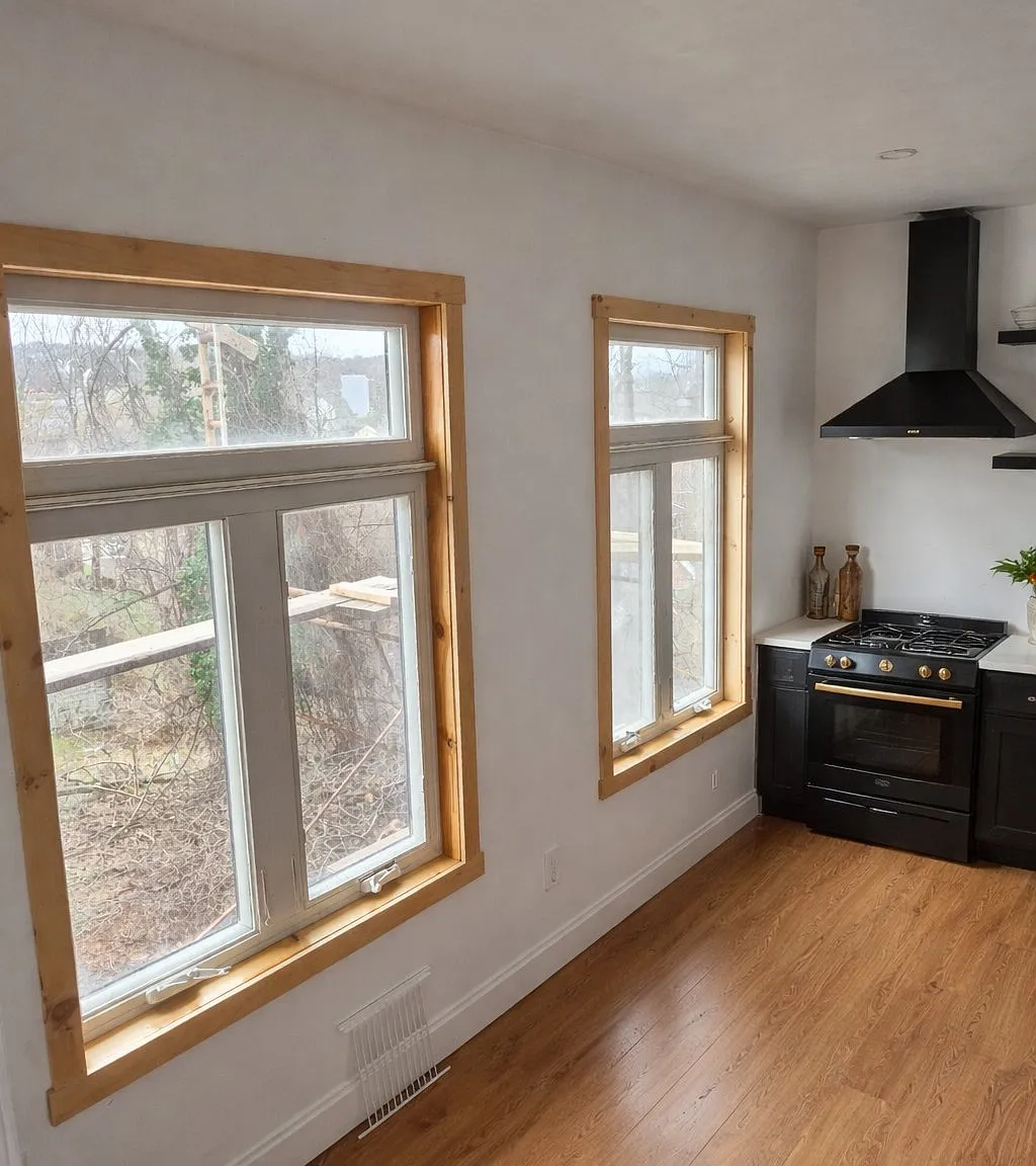 Fully Renovated 3 Bedroom On Northside — Photo 4