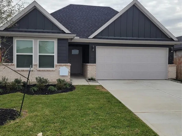 4951 Pine Haven Ln, Fresno, TX 77545