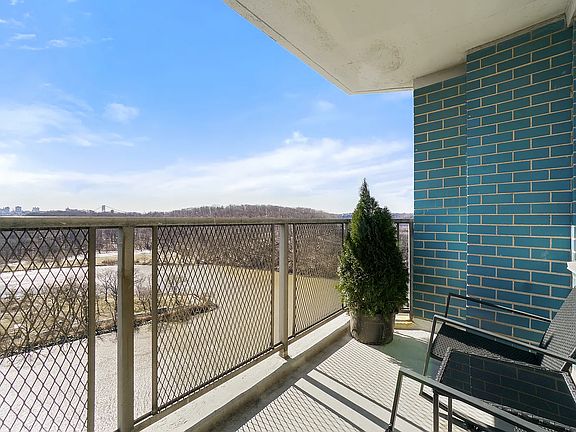 3rd image of 2400 Johnson Ave APT 11F