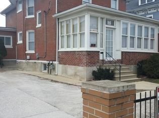 19 S Lincoln Ave, Aurora, IL 60505