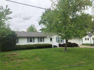 909 W Grant Ave, Altamont, IL 62411