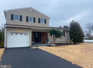 18 Wolfpack Rd, Hamilton, NJ 08619