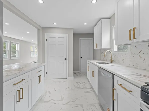 131-35 222nd St #1FAM, Springfield Gardens, NY 11413