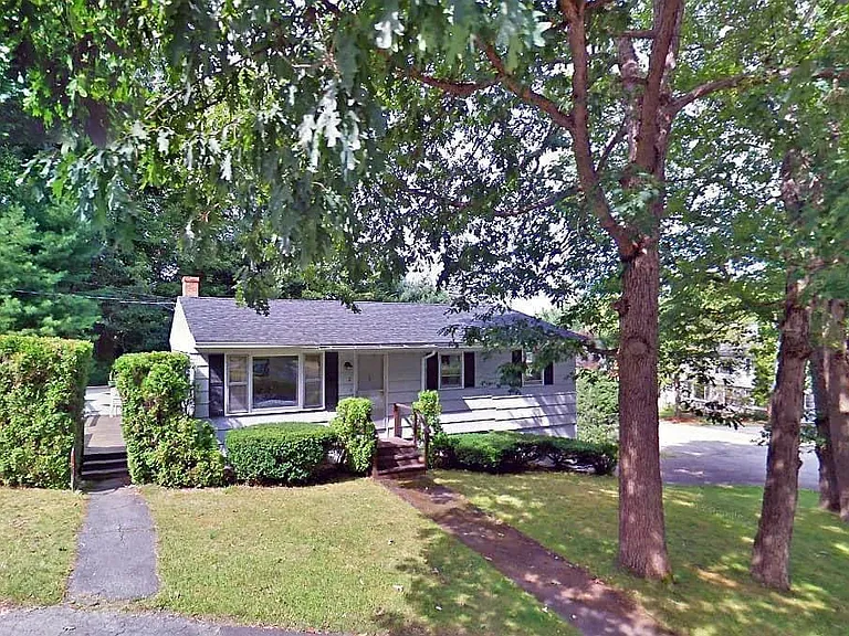2 Ridgewood Dr — Photo 1