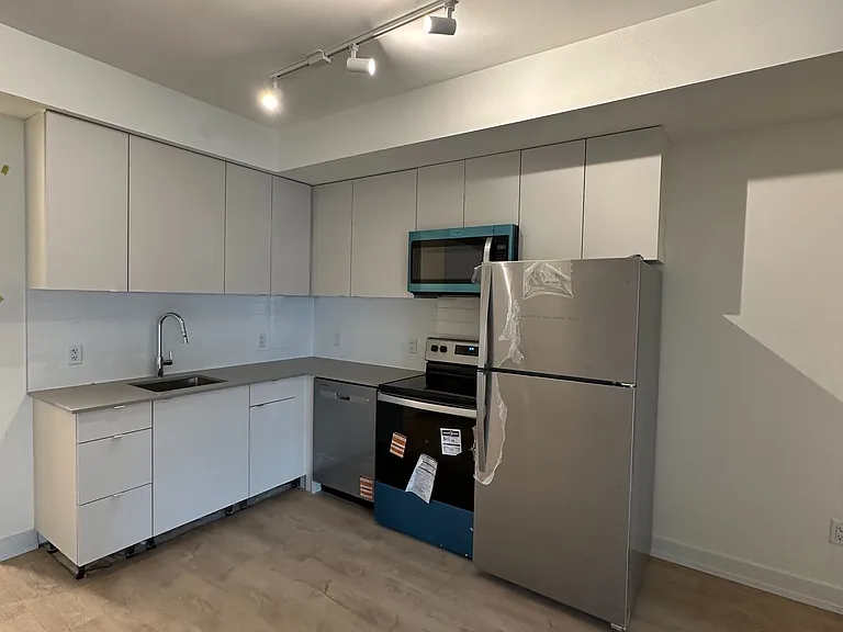 16 Melbourne Ave #109B — Photo 4