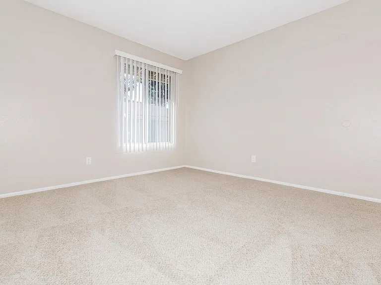 Carlyle Square Apartment Homes — Photo 37