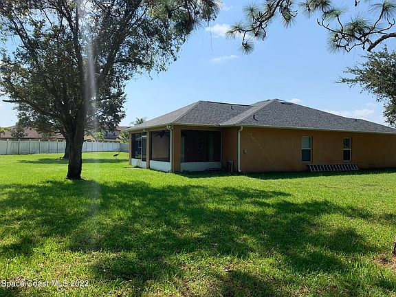 2nd image of 1169 White Oak Cir