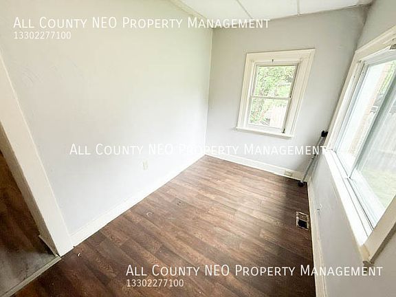 4th image of 1234 Winton Ave