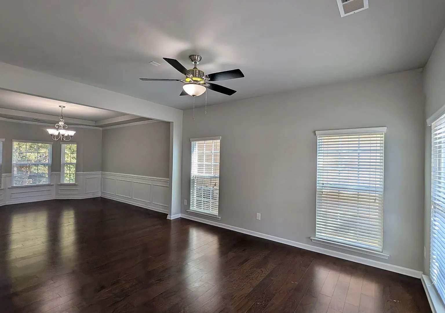 Stunning 7 Bedroom House with a Loft and Updated Kitchen in Harrisburg — Photo 4