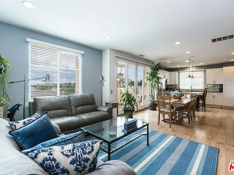 5547 Palm Dr — Photo 3