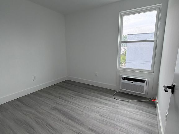 4th image of 3528 Tiemann Ave #3