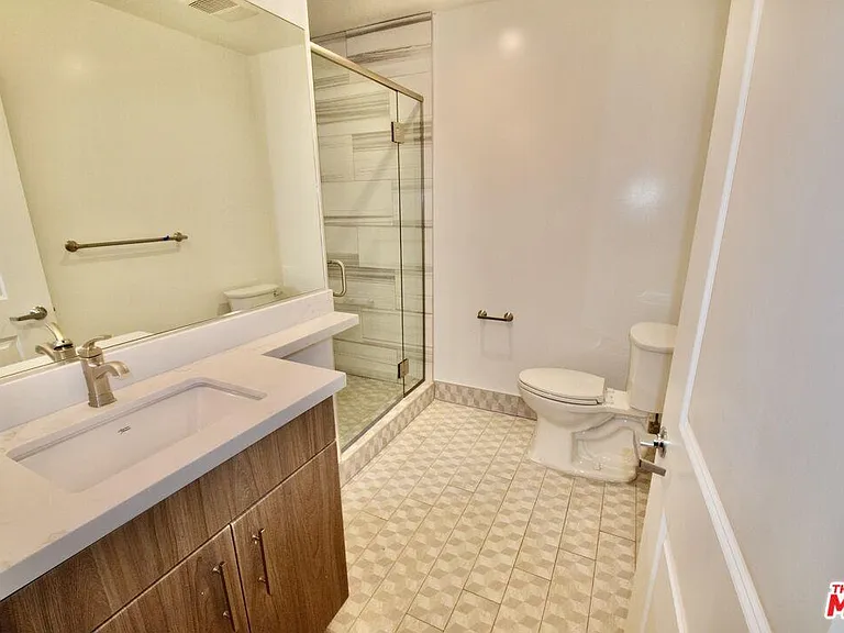 2016 Rodney Dr #103 — Photo 15