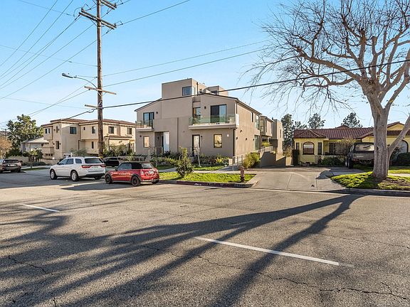 3rd image of 2222 Montrose Ave Unit E