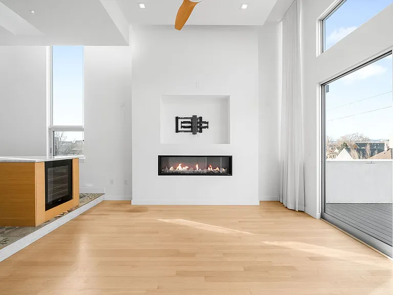 1125 W 37th Ave — Photo 3