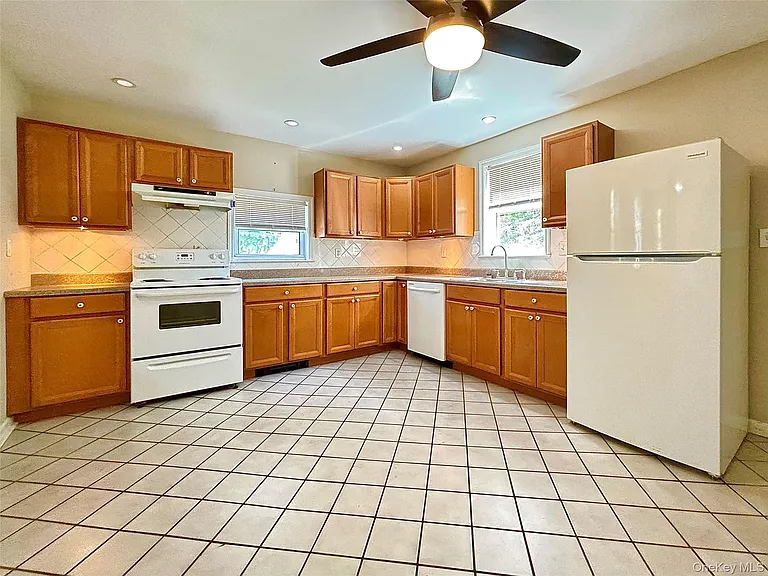 30 Oak St #1 — Photo 10