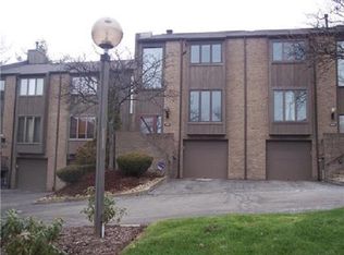 223 Pine Ct, Pittsburgh, PA