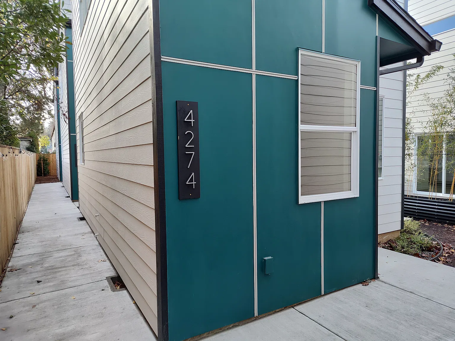 2 bed, 721 sqft, $2,100 — Photo 1