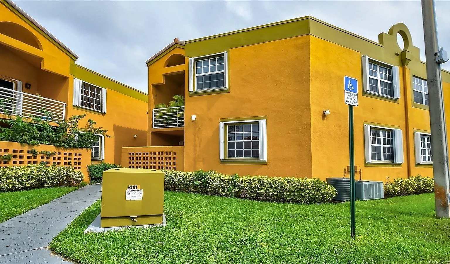 9731 Fontainebleau Blvd — Photo 2