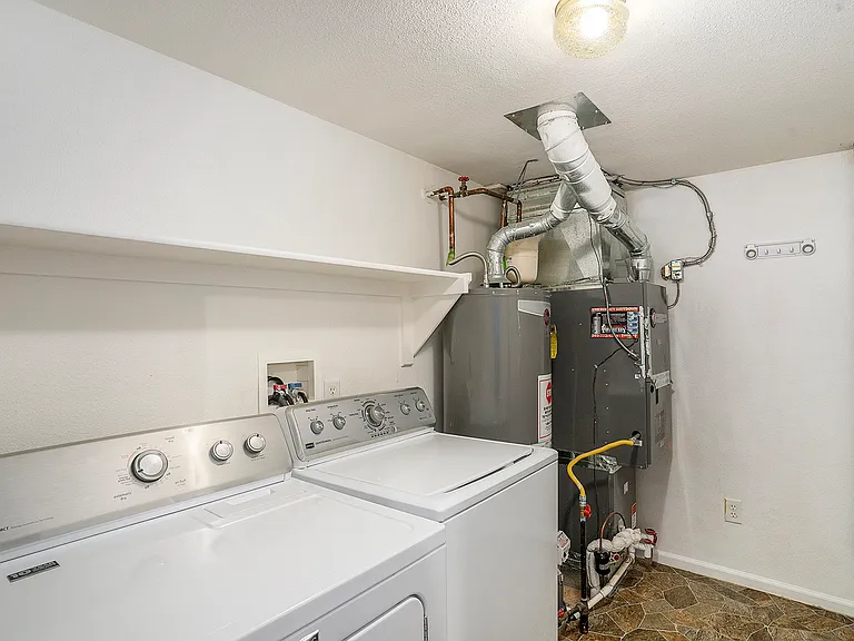 1461 S Danube Way — Photo 19