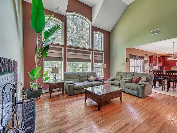 3rd image of 25 Balmoral Ct
