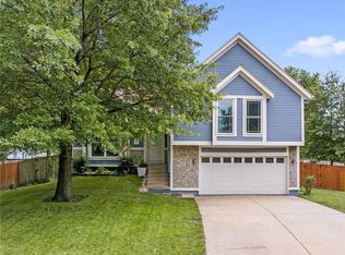 1019 E Yesteryear Dr, Olathe, KS 66061