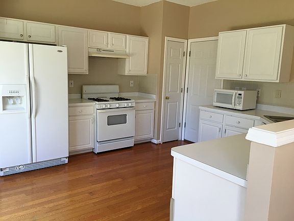 4th image of 3040 Oxwell Dr