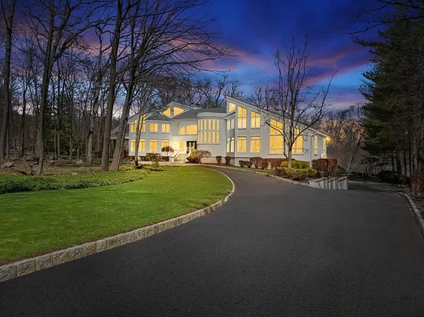 817 W Shore Dr, Kinnelon Borough, NJ 07405