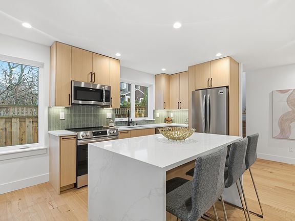 3rd image of 6547A 11th Ave NW