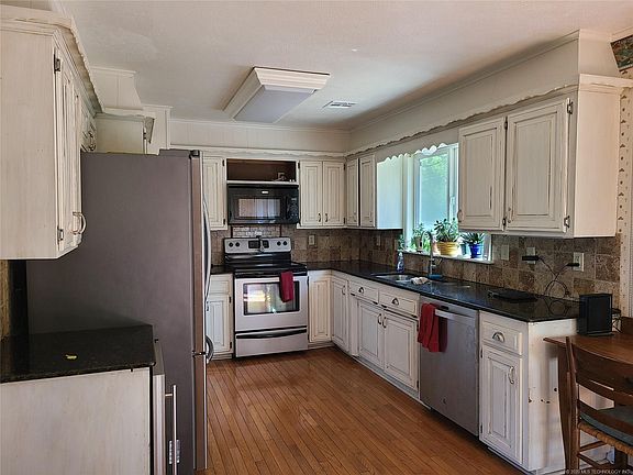 5th image of 729 Yale Dr