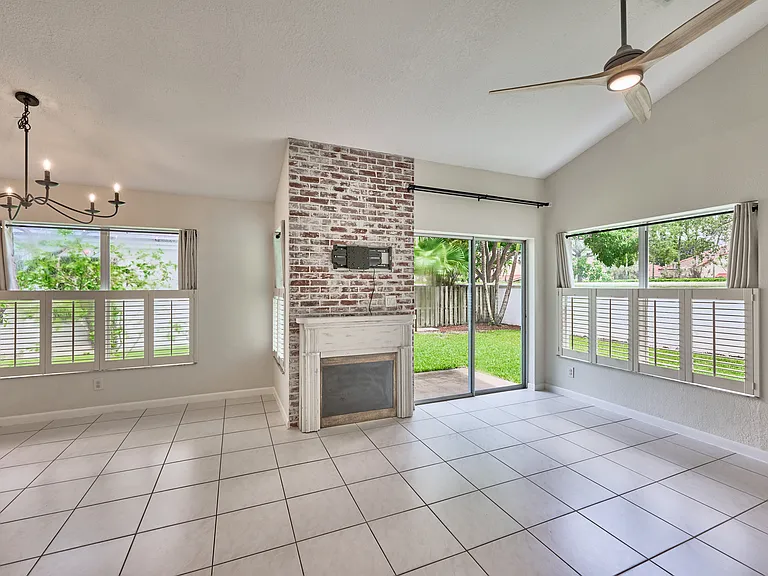 2968 Myrtle Oak Cir — Photo 10