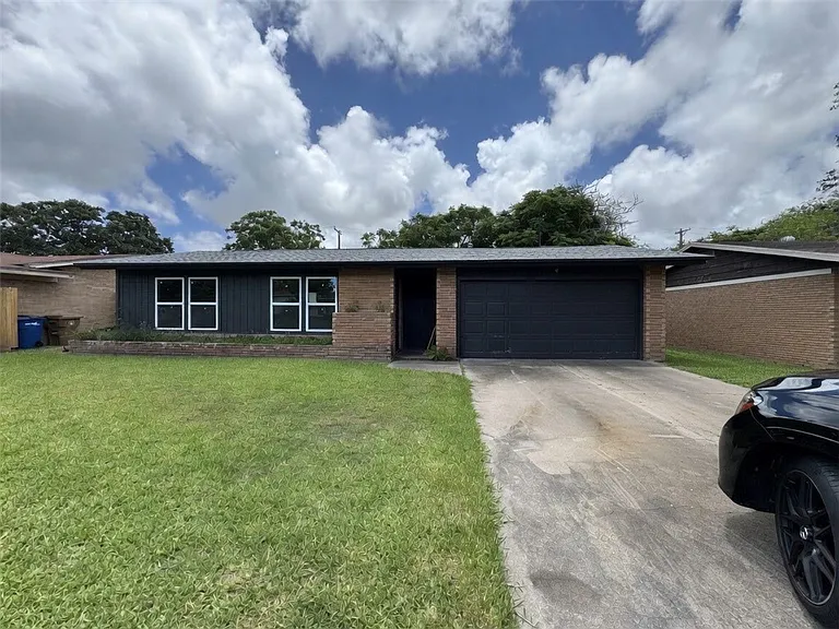 5901 Norvel Dr — Photo 1