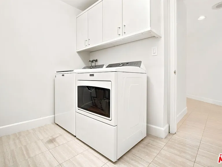 10724 Wilshire Blvd #1104 — Photo 33