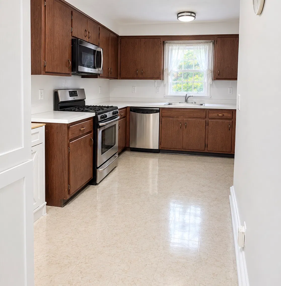 3 bed, $3,600 — Photo 1