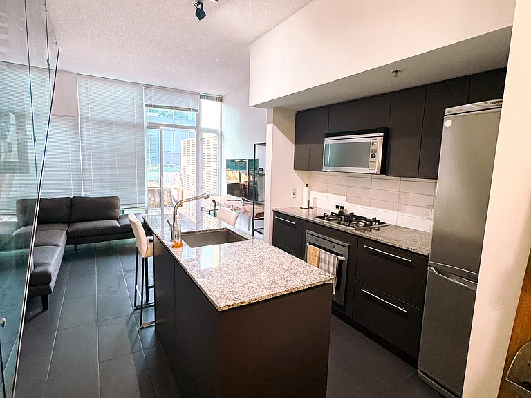 522 W 8th Ave #208 — Photo 2