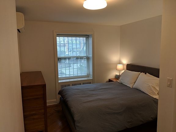 3rd image of 594 Bergen St