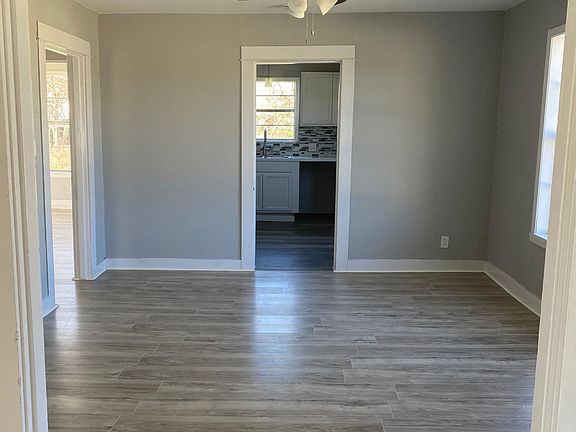 3rd image of 1300 Llano St