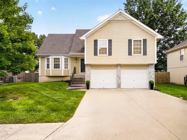 500 SE Alger Dr, Blue Springs, MO 64014