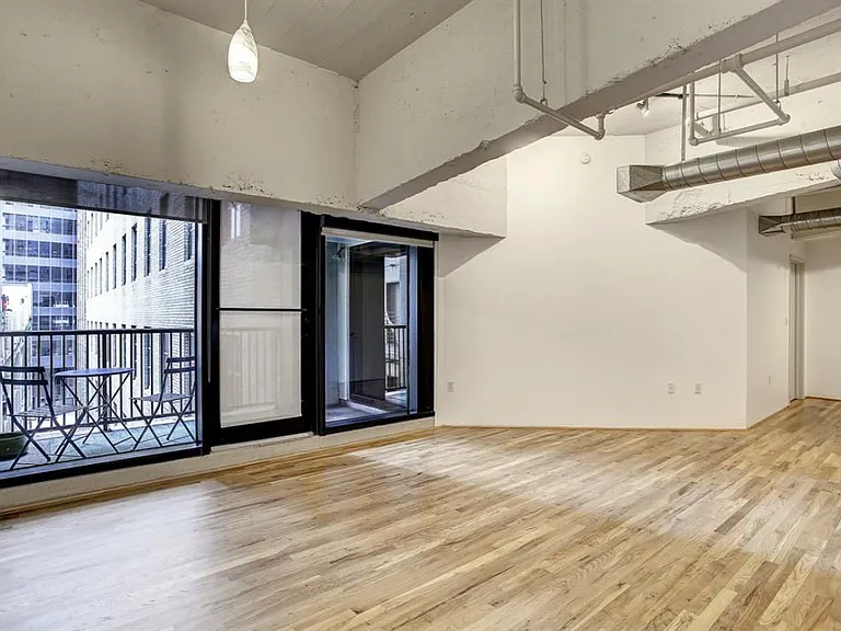 917 Main St #1004 — Photo 3