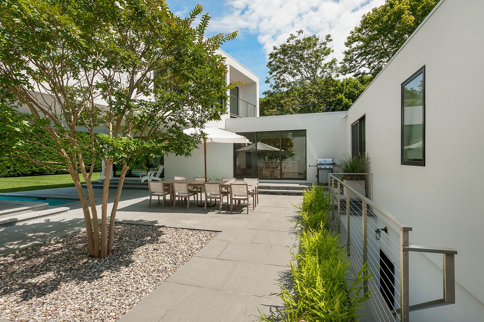  Court Yard with outdoor dining and entertaining