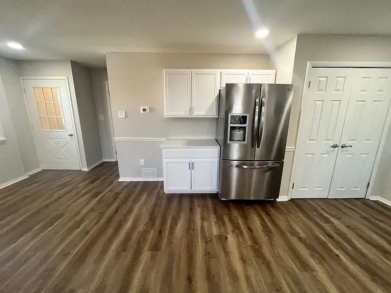 611 Old Elm St — Photo 3