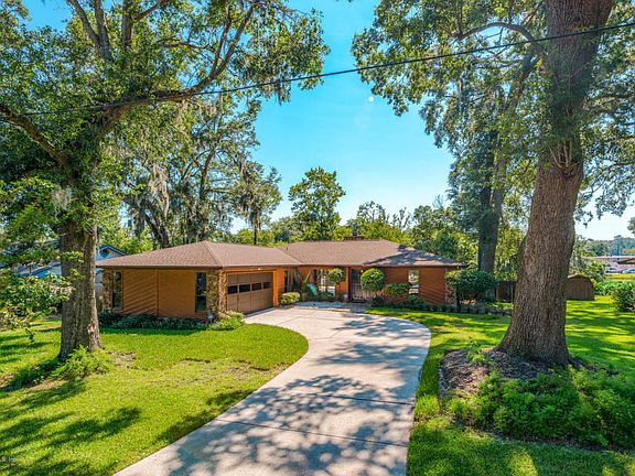 3rd image of 509 Arlington Pl
