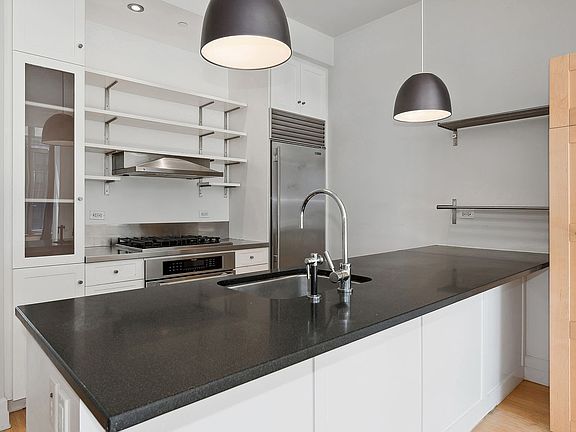 5th image of 110 Livingston St APT 12T