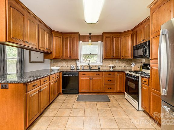 5th image of 112 Gaymont Cir